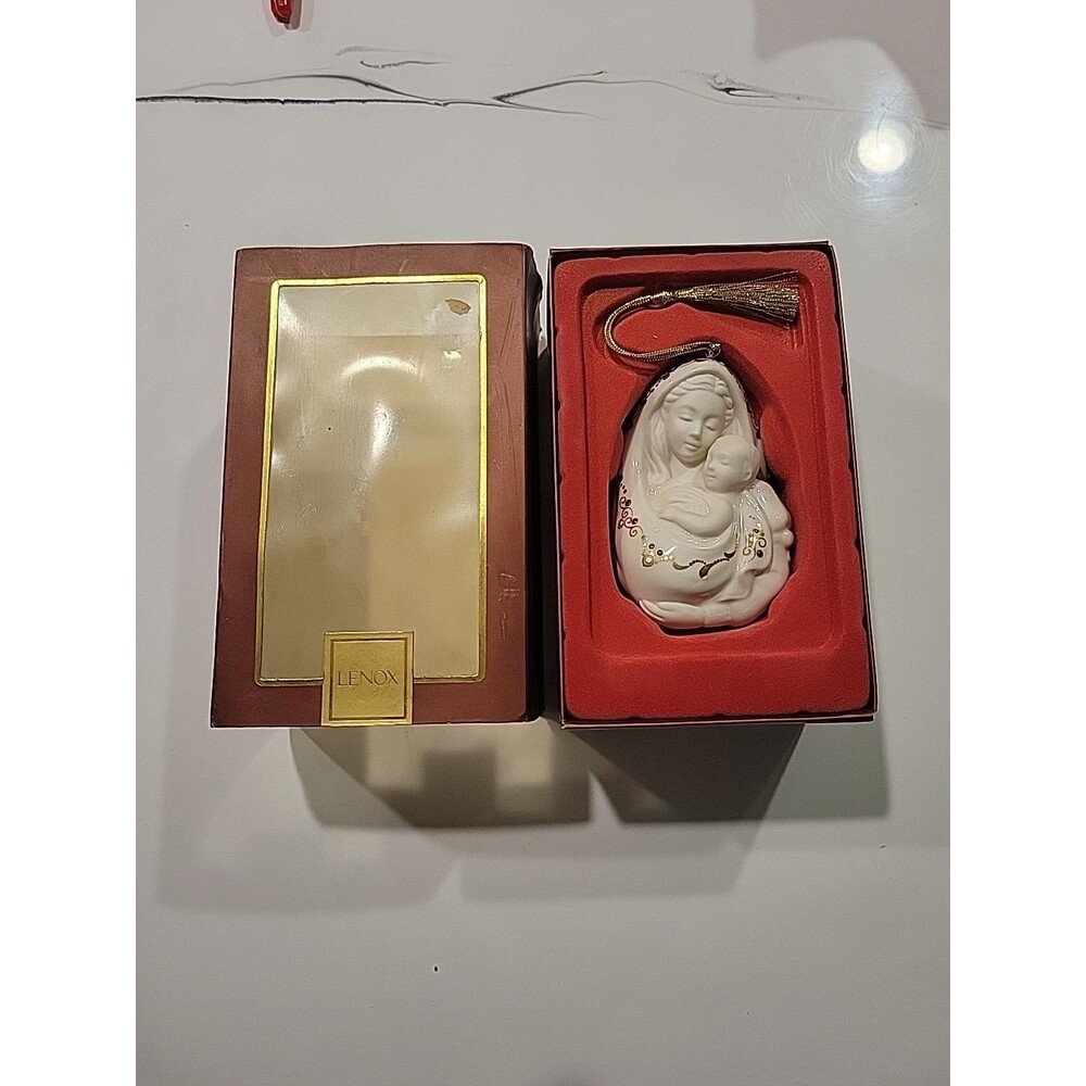 BEAUTIFUL LENOX, Madonna and Child Christmas Tree  Ornament Christmas Bin